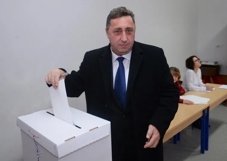 Kandidat za predsjednika Republike Hrvatske, Nedjeljko Babić, glasovao je na izborima za predsjednika Republike Hrvatske u OŠ Antuna Mihanovića