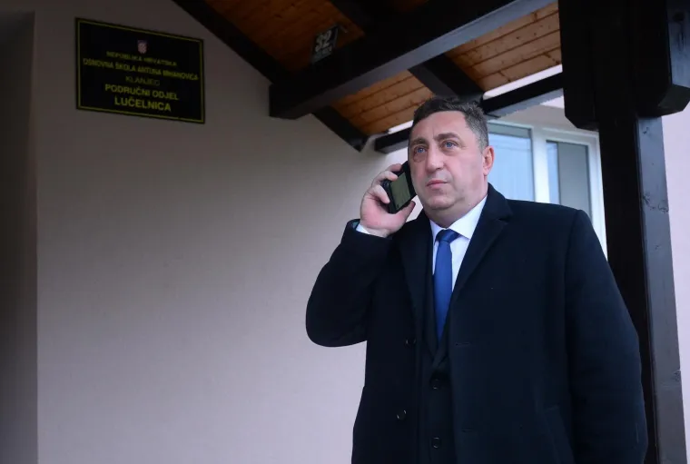 Kandidat za predsjednika Republike Hrvatske, Nedjeljko Babić, glasovao je na izborima za predsjednika Republike Hrvatske u OŠ Antuna Mihanovića