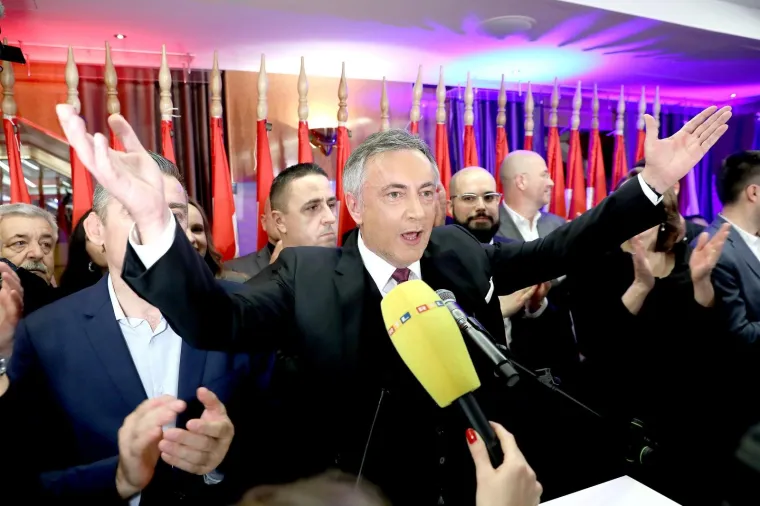 Izborni stožer predsjedničkog kandidata Miroslava Škore u hotelu Dubrovnik tijekom čekanja rezultata na izborima za predsjednika Republike Hrvatske.