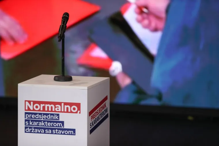 ČEKAJU SE PRVI REZULTATI: Pogledajte kakva je atmosfera u izbornom stožeru Zorana Milanovića