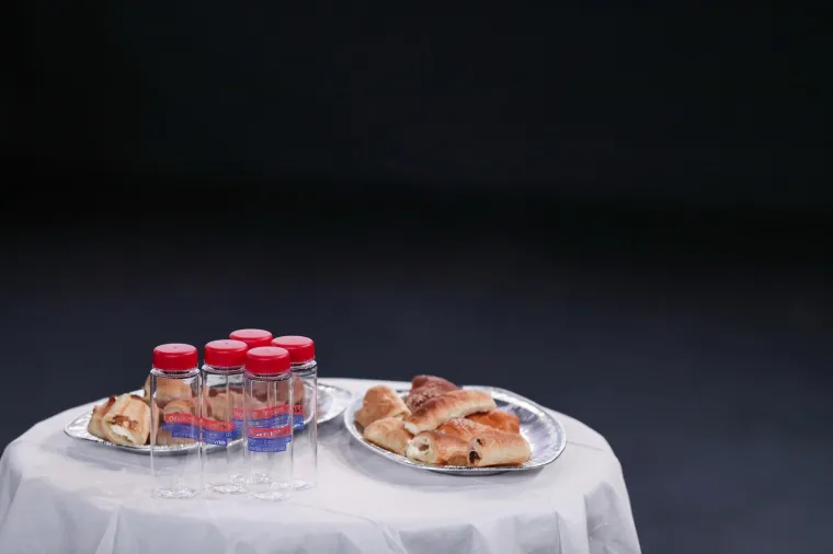 ČEKAJU SE PRVI REZULTATI: Pogledajte kakva je atmosfera u izbornom stožeru Zorana Milanovića