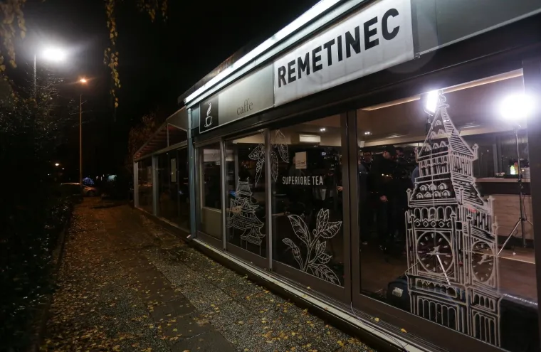 Izborni stožer predsjedničkog kandidata Darija Juričana u caffe baru Limun tijekom čekanja rezultata na izborima za predsjednika Republike Hrvatske.