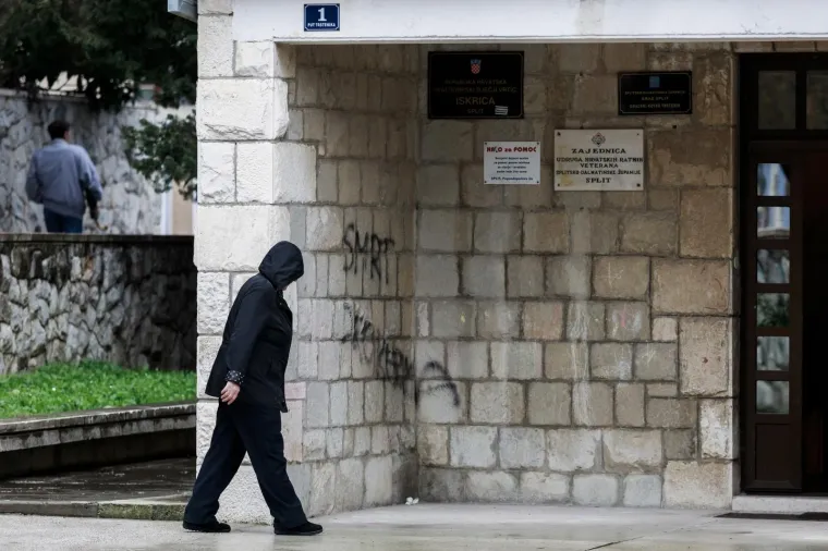 SPLIĆANE NIJE OMELA NI KI&Scaron;A: Glasači unatoč lo&scaron;em vremenu iza&scaron;li na izbore