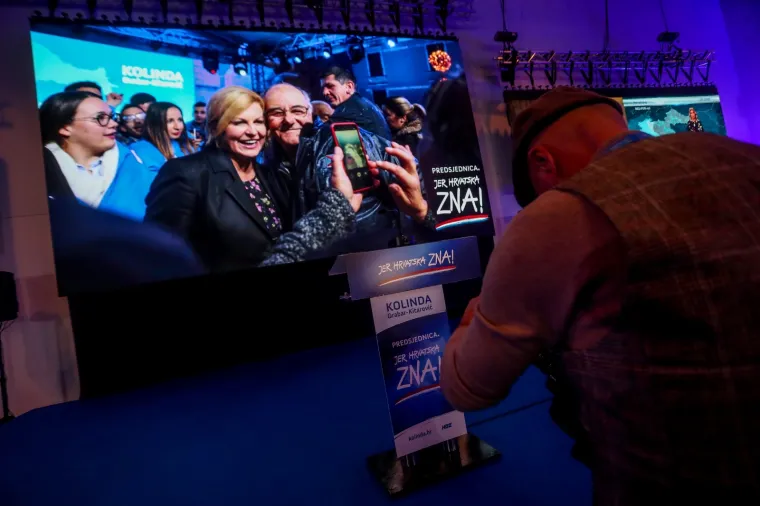 IZBORNI STOŽER KOLINDE GRABAR KITAROVIĆ: Ore se domoljubne pjesme, čeka se predsjednica