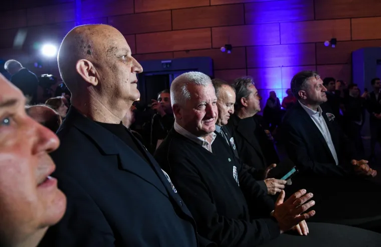 IZBORNI STOŽER KOLINDE GRABAR KITAROVIĆ: Ore se domoljubne pjesme, čeka se predsjednica