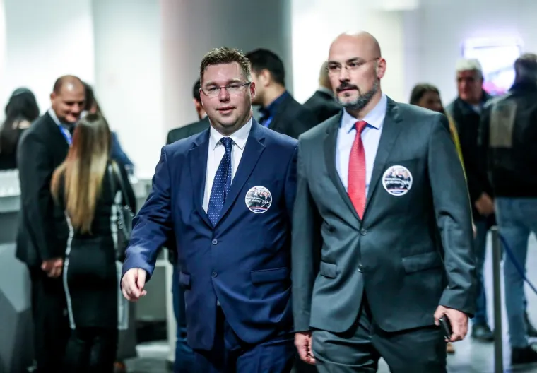 IZBORNI STOŽER KOLINDE GRABAR KITAROVIĆ: Ore se domoljubne pjesme, čeka se predsjednica