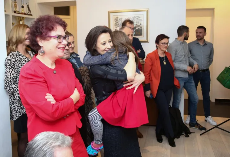 DALIJA OREŠKOVIĆ REZULTATE PRATI IZ SVOG DOMA: Ugostila brojne simpatizere