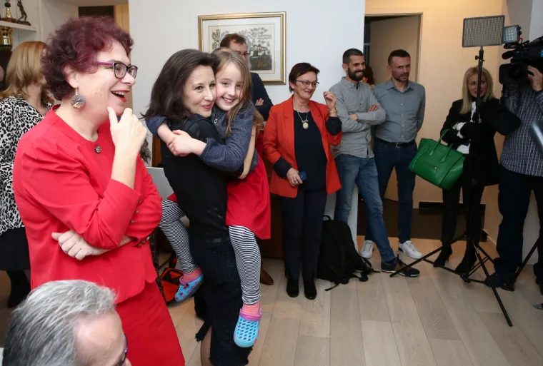 DALIJA OREŠKOVIĆ REZULTATE PRATI IZ SVOG DOMA: Ugostila brojne simpatizere