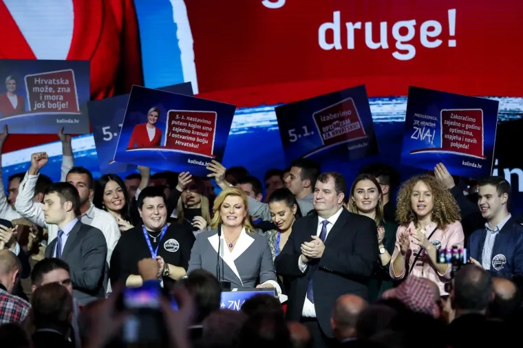 U izbornom stožeru Kolinde Grabar-Kitarović tijekom čekanja rezultata na izborima, najveća joj je podr&scaron;ka bio suprug Jakov koji se nije odvajao od nje.