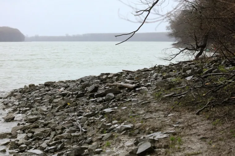 PREVRENUO SE ČAMAC S MIGRANTIMA U DUNAV: Pronađena dva tijela, a za četiri osobe se traga
