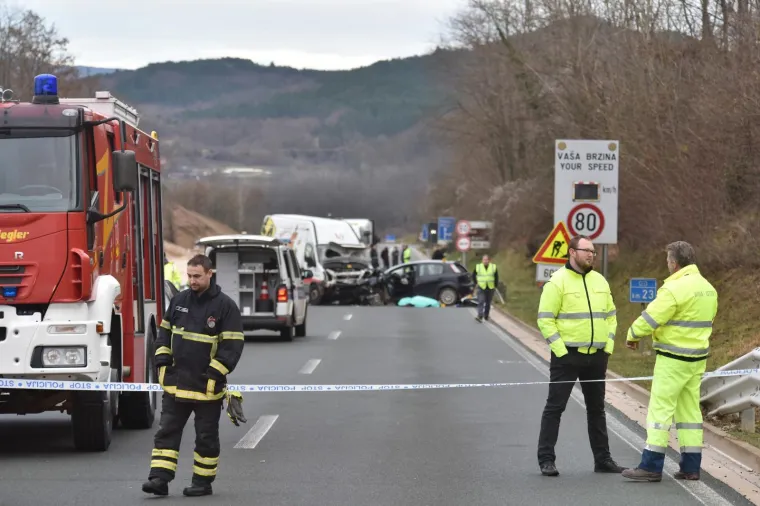 Vozač automobila poginuo u te&scaron;koj prometnoj nesreći: Pre&scaron;ao je na suprotni trak