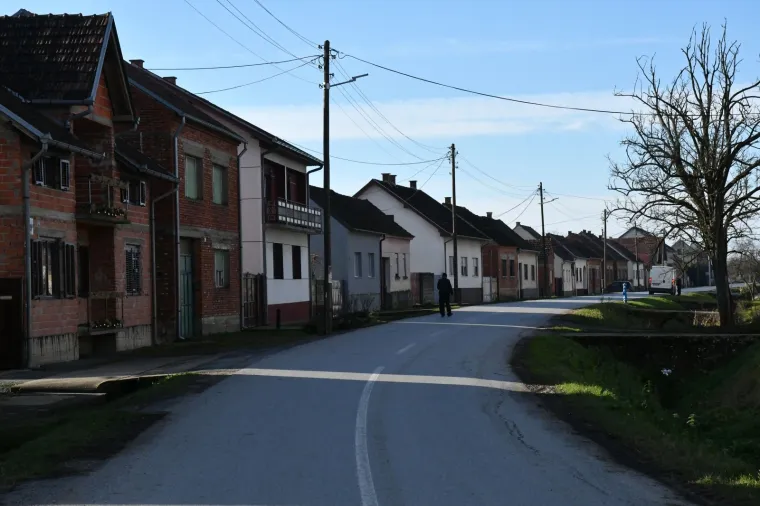 Loša sreća za policajce: Prilikom akcije uhićenja migranata zapalio im se automobil