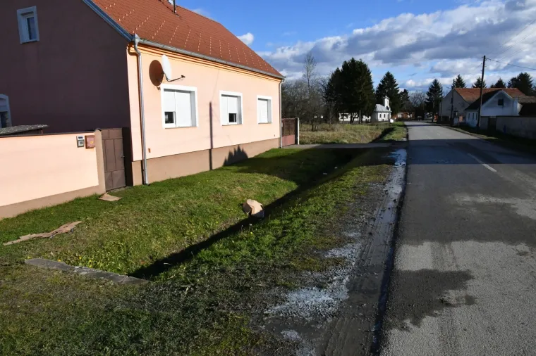 Loša sreća za policajce: Prilikom akcije uhićenja migranata zapalio im se automobil