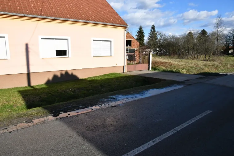 Loša sreća za policajce: Prilikom akcije uhićenja migranata zapalio im se automobil