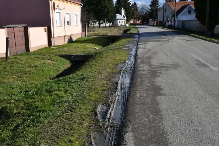 Loša sreća za policajce: Prilikom akcije uhićenja migranata zapalio im se automobil