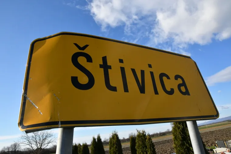 Loša sreća za policajce: Prilikom akcije uhićenja migranata zapalio im se automobil