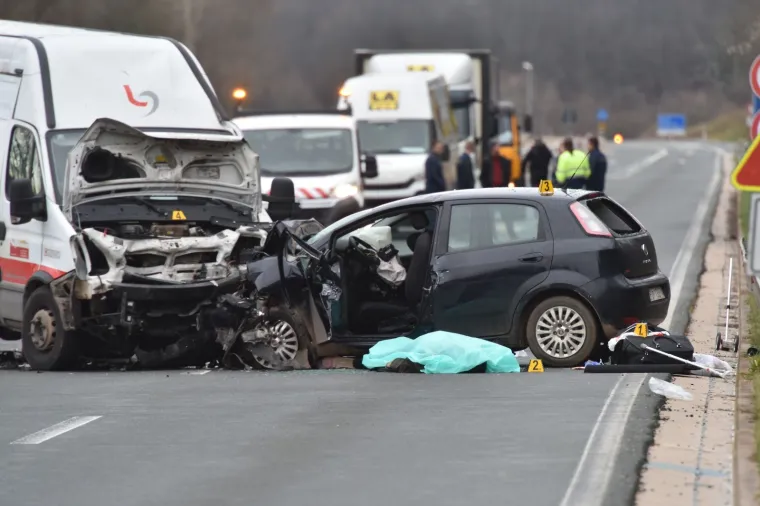 STRAVIČNA PROMETNA NESREĆA NA ISTARSKOM IPSILONU: Pre&scaron;ao u suprotnu traku i frontalno se sudario; jedna osoba poginula