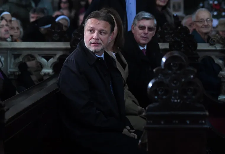 Plenković, Jandroković s obitelji, Reiner: Vrh Vlade i Sabora na božićnoj misi u katedrali!