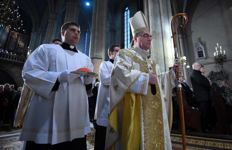 Plenković, Jandroković s obitelji, Reiner: Vrh Vlade i Sabora na božićnoj misi u katedrali!