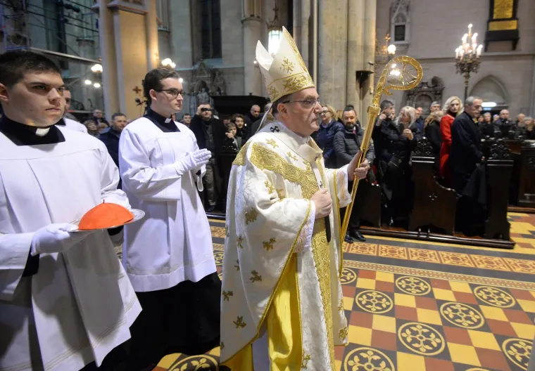 Polnoćku u zagrebačkoj katedrali predvodio Bozanić: Na misu do&scaron;ao i Bandić...