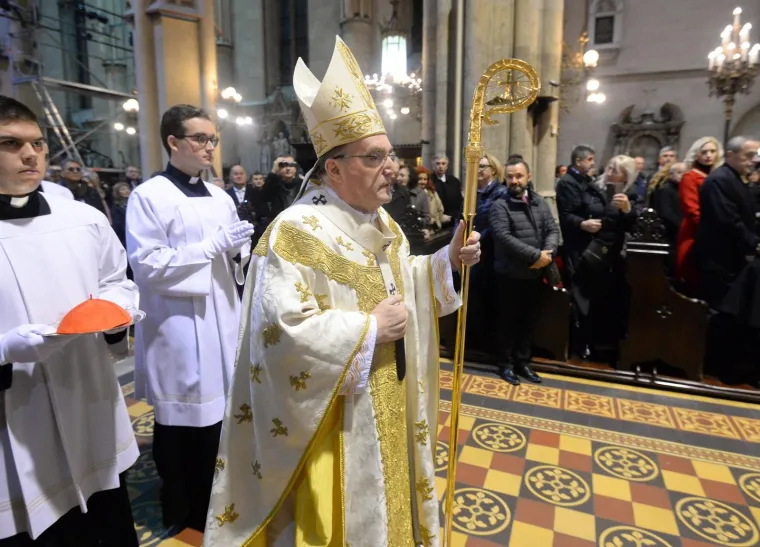 Polnoćku u zagrebačkoj katedrali predvodio Bozanić: Na misu do&scaron;ao i Bandić...