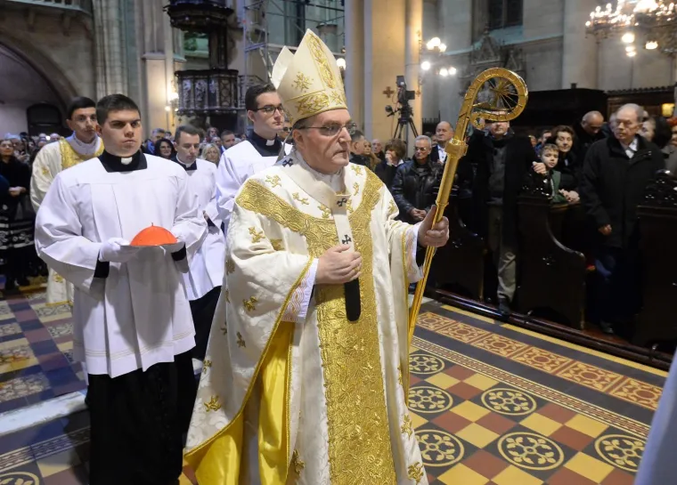 Polnoćku u zagrebačkoj katedrali predvodio Bozanić: Na misu do&scaron;ao i Bandić...