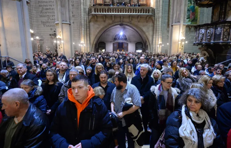 Polnoćku u zagrebačkoj katedrali predvodio Bozanić: Na misu do&scaron;ao i Bandić...