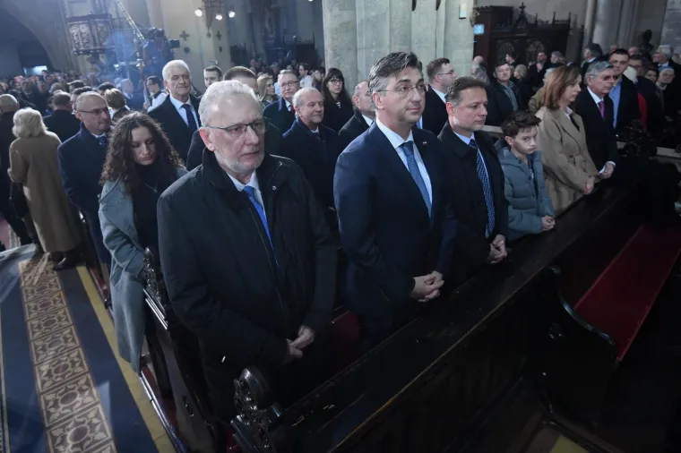 VRH HDZ-A NA BOŽIĆNOJ MISI U ZAGREBAČKOJ KATEDRALI: Pogledajte tko je sve stigao