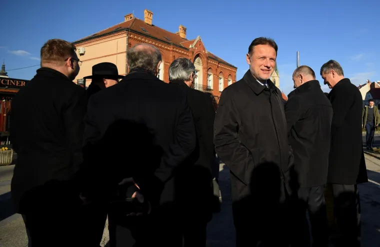 VRH HDZ-A NA BOŽIĆNOJ MISI U ZAGREBAČKOJ KATEDRALI: Pogledajte tko je sve stigao