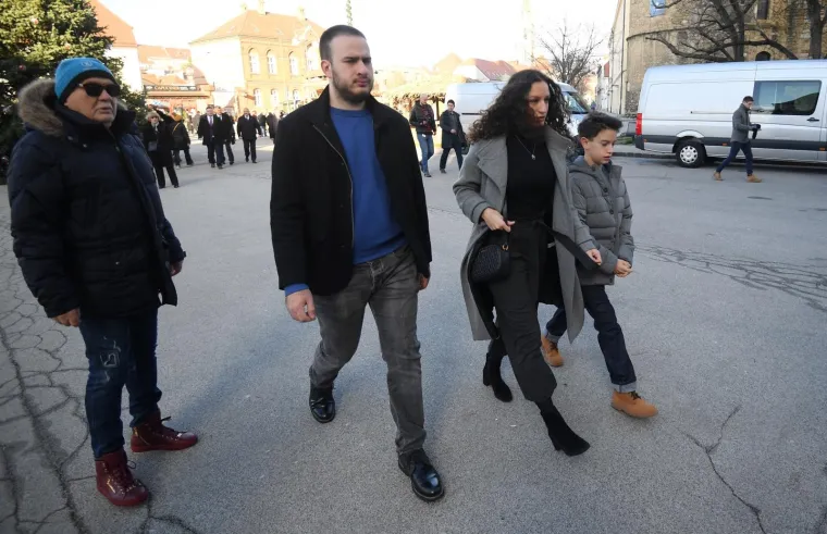 VRH HDZ-A NA BOŽIĆNOJ MISI U ZAGREBAČKOJ KATEDRALI: Pogledajte tko je sve stigao