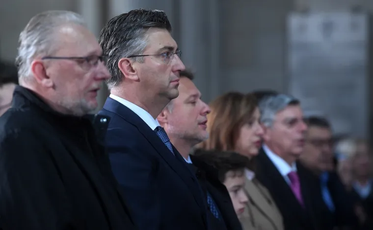 VRH HDZ-A NA BOŽIĆNOJ MISI U ZAGREBAČKOJ KATEDRALI: Pogledajte tko je sve stigao