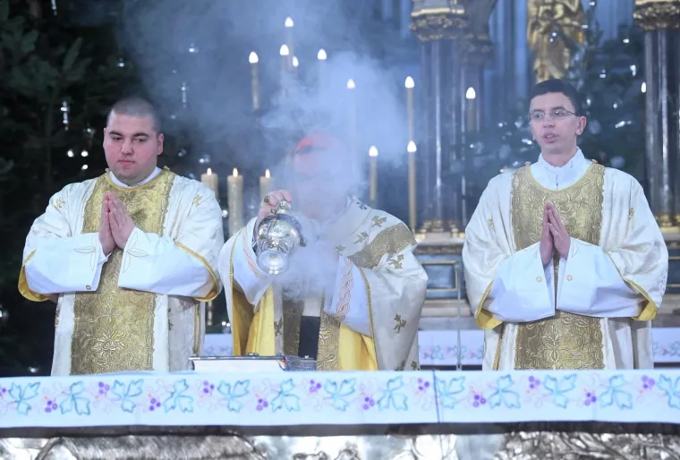 VRH HDZ-A NA BOŽIĆNOJ MISI U ZAGREBAČKOJ KATEDRALI: Pogledajte tko je sve stigao