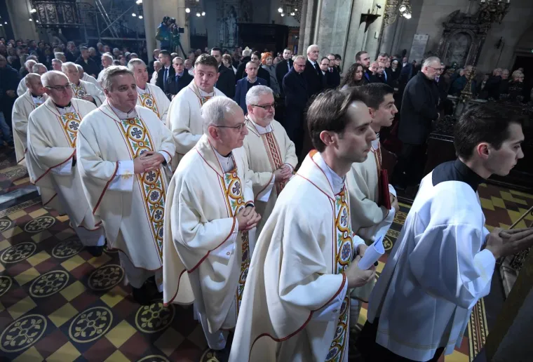 VRH HDZ-A NA BOŽIĆNOJ MISI U ZAGREBAČKOJ KATEDRALI: Pogledajte tko je sve stigao