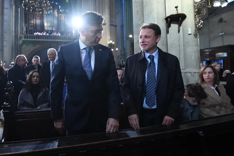 VRH HDZ-A NA BOŽIĆNOJ MISI U ZAGREBAČKOJ KATEDRALI: Pogledajte tko je sve stigao