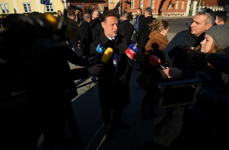 VRH HDZ-A NA BOŽIĆNOJ MISI U ZAGREBAČKOJ KATEDRALI: Pogledajte tko je sve stigao