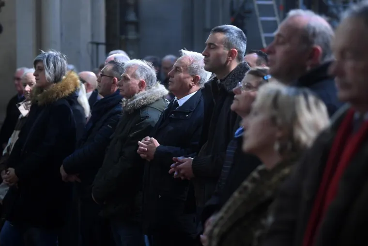VRH HDZ-A NA BOŽIĆNOJ MISI U ZAGREBAČKOJ KATEDRALI: Pogledajte tko je sve stigao