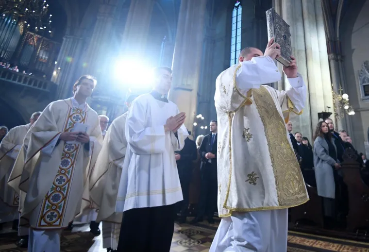 VRH HDZ-A NA BOŽIĆNOJ MISI U ZAGREBAČKOJ KATEDRALI: Pogledajte tko je sve stigao