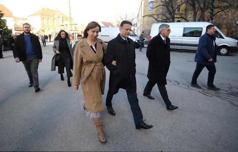 VRH HDZ-A NA BOŽIĆNOJ MISI U ZAGREBAČKOJ KATEDRALI: Pogledajte tko je sve stigao