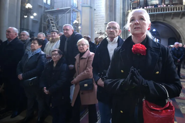 VRH HDZ-A NA BOŽIĆNOJ MISI U ZAGREBAČKOJ KATEDRALI: Pogledajte tko je sve stigao