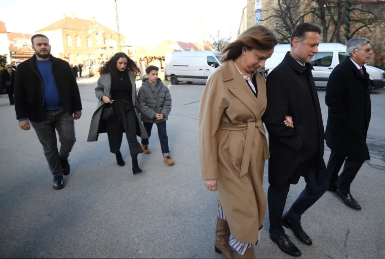 VRH HDZ-A NA BOŽIĆNOJ MISI U ZAGREBAČKOJ KATEDRALI: Pogledajte tko je sve stigao