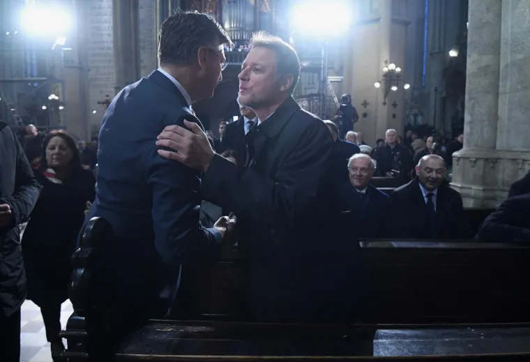 VRH HDZ-A NA BOŽIĆNOJ MISI U ZAGREBAČKOJ KATEDRALI: Pogledajte tko je sve stigao