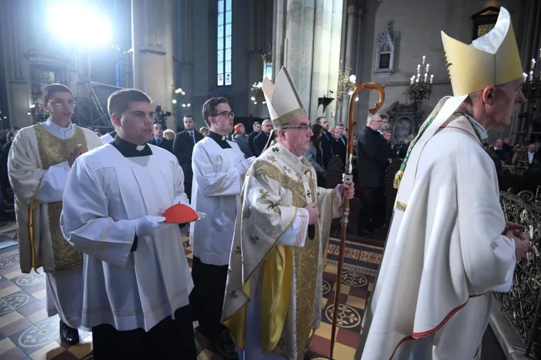VRH HDZ-A NA BOŽIĆNOJ MISI U ZAGREBAČKOJ KATEDRALI: Pogledajte tko je sve stigao
