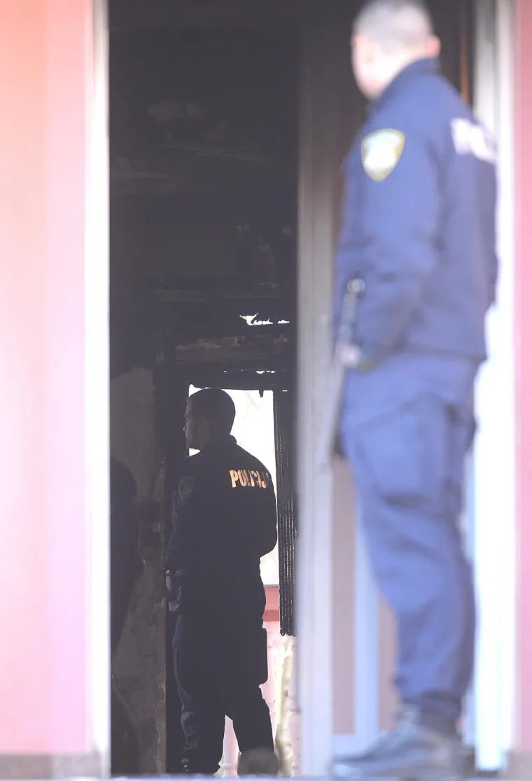PAVLE KALINIĆ HEROJSKI SPASIO LJUDE IZ POŽARA: U kući jo&scaron; traje policijski očevid
