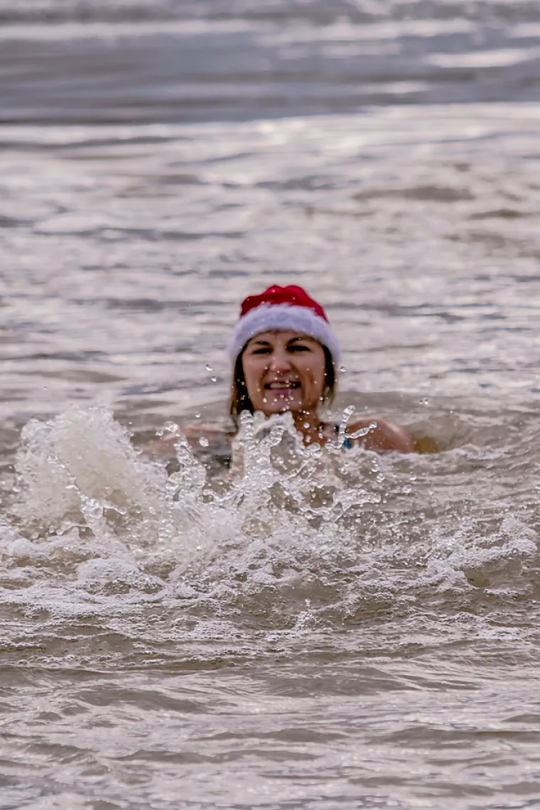 BRČKANJE U RIJECI NAKON BLAGDANA: Osječani zaigrali picigin na Dravi