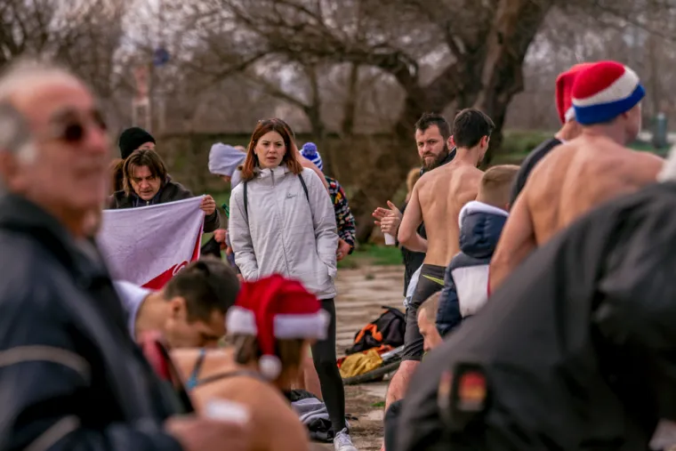BRČKANJE U RIJECI NAKON BLAGDANA: Osječani zaigrali picigin na Dravi