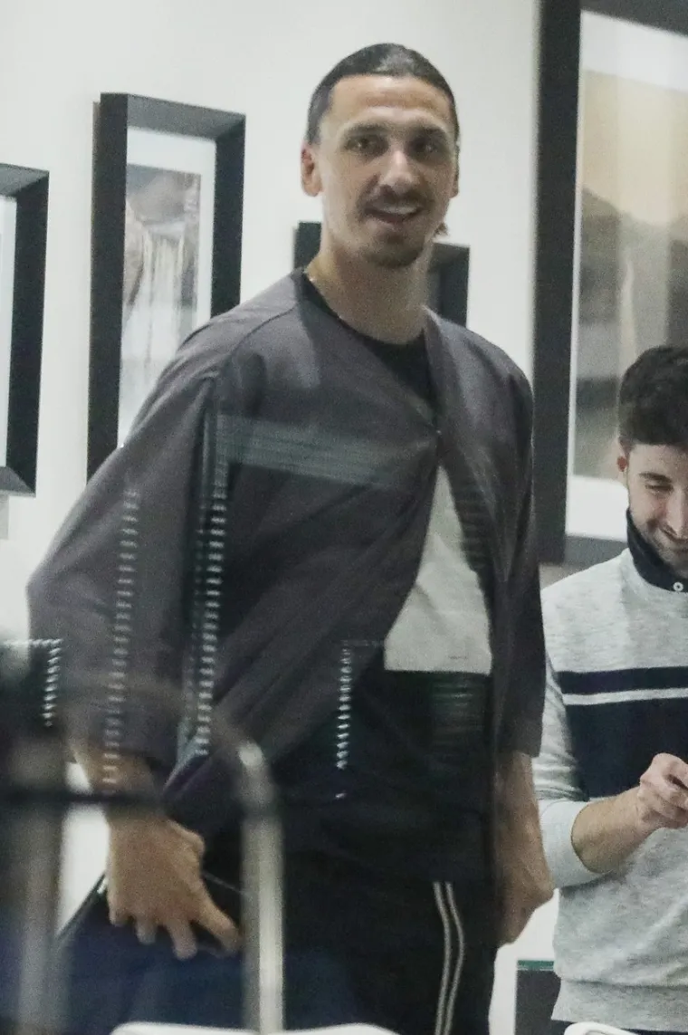 PAPARAZZI TAJNO SNIMILI IBRAHIMOVIĆA: Sa špangicom na glavi u jednom je trenutku ovako reagirao