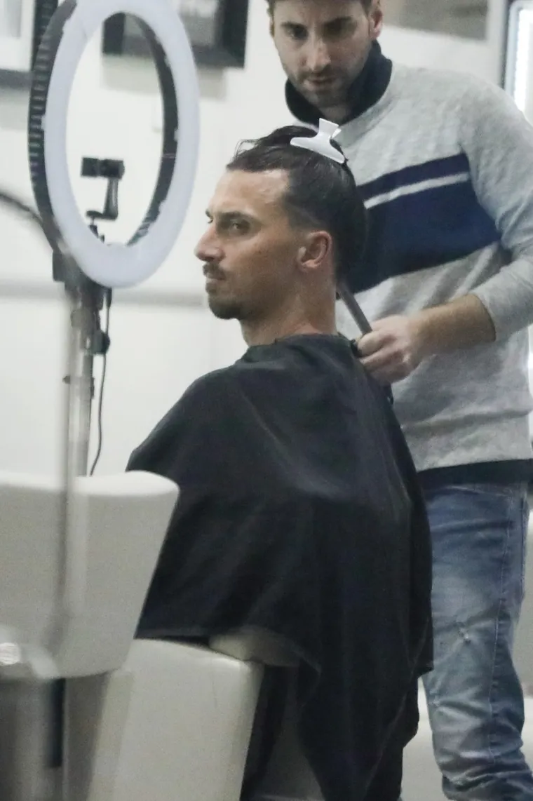PAPARAZZI TAJNO SNIMILI IBRAHIMOVIĆA: Sa špangicom na glavi u jednom je trenutku ovako reagirao
