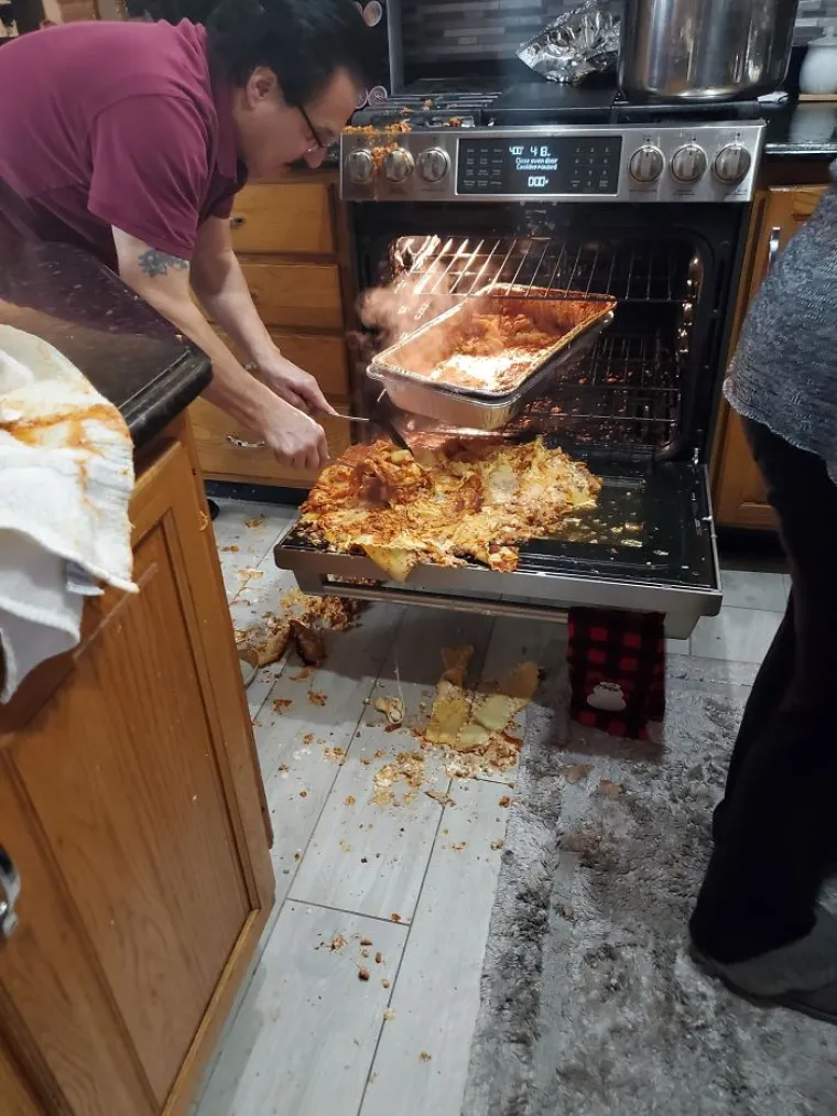 VESELILI SU SE BOŽIĆU, A ONDA SE DOGODIO - KAOS! Ovo su najveći failovi koji su se dogodili na Badnju večer