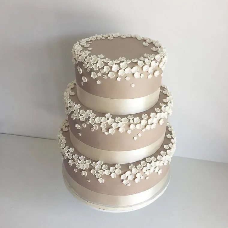 Jer tradicionalne torte su dosadne: Pogledajte genijalne ideje za svadbene torte