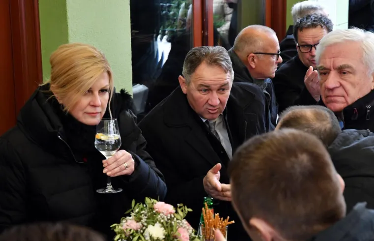 Grabar Kitarović posjetila Požegu i Pleternicu, družila se s Culejom i pozdravila s Franjom Lucićem